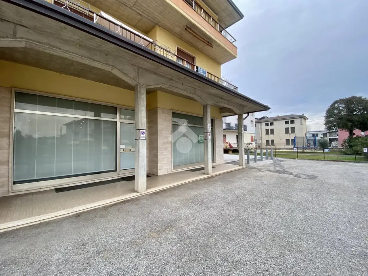 Negozio in Via Cantarana 9, Isola Vicentina, {3} - Foto 1