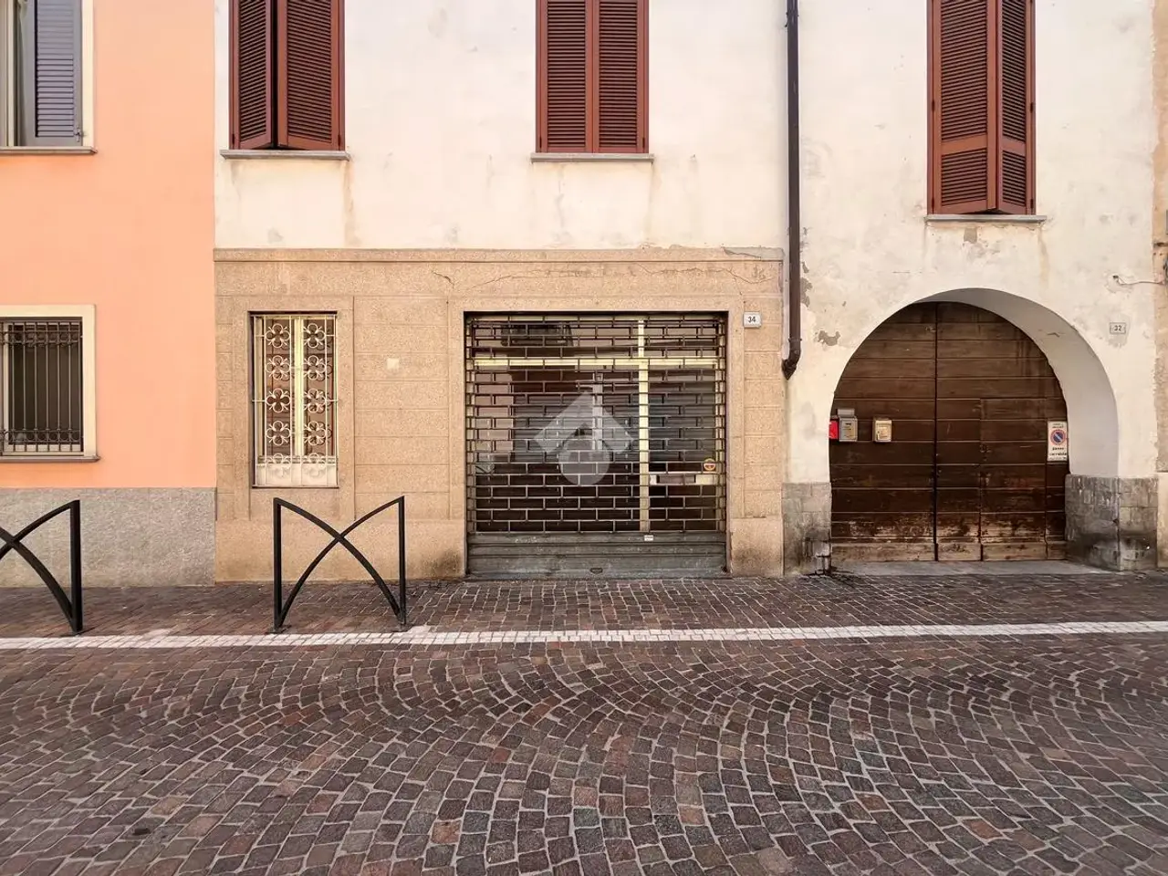 Negozio in Via Pietro Custodi 34, Galliate, {3} - Foto 1