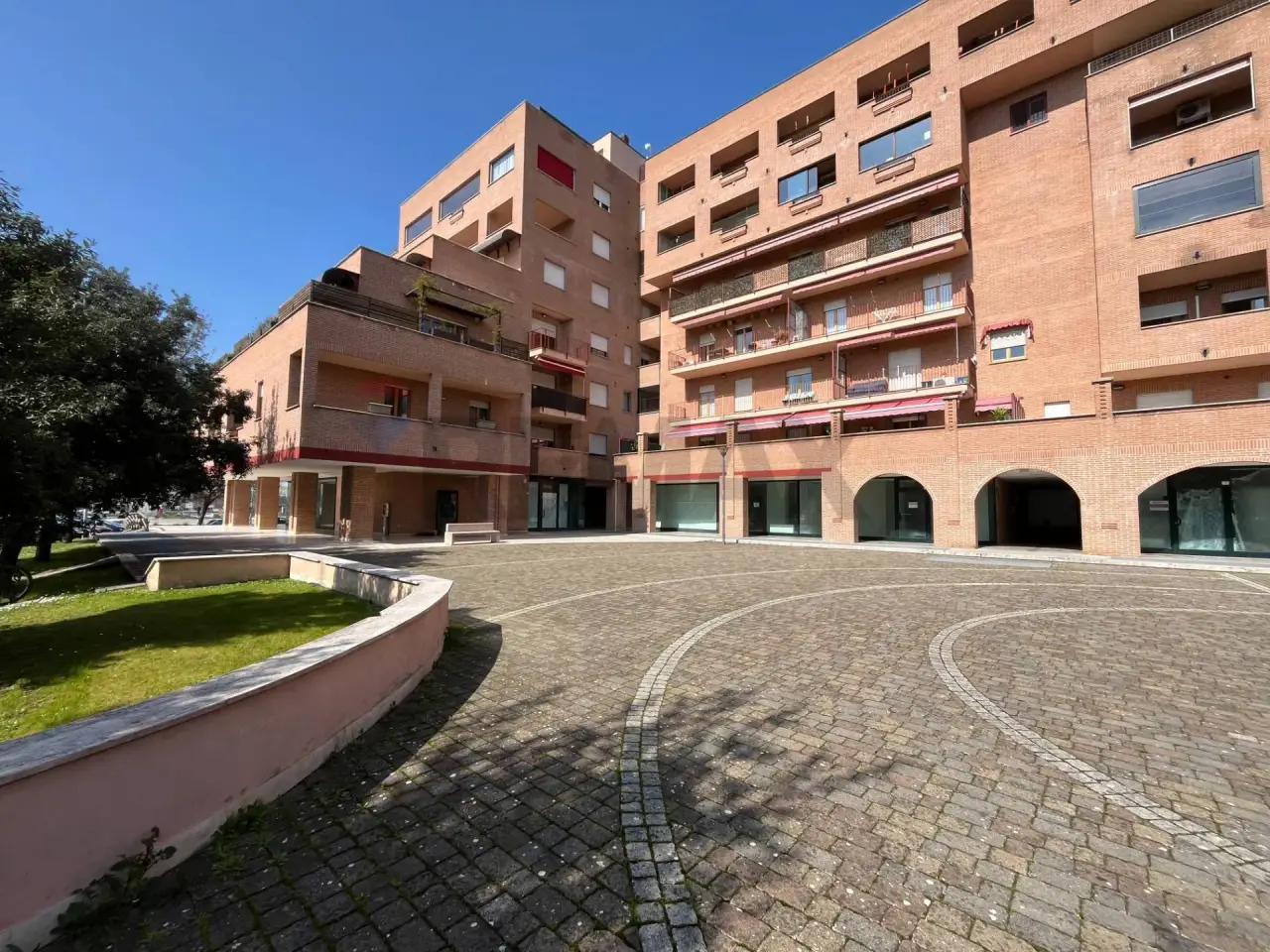 Negozio in Via del Conservificio 47, Bastia Umbra, {3} - Foto 2