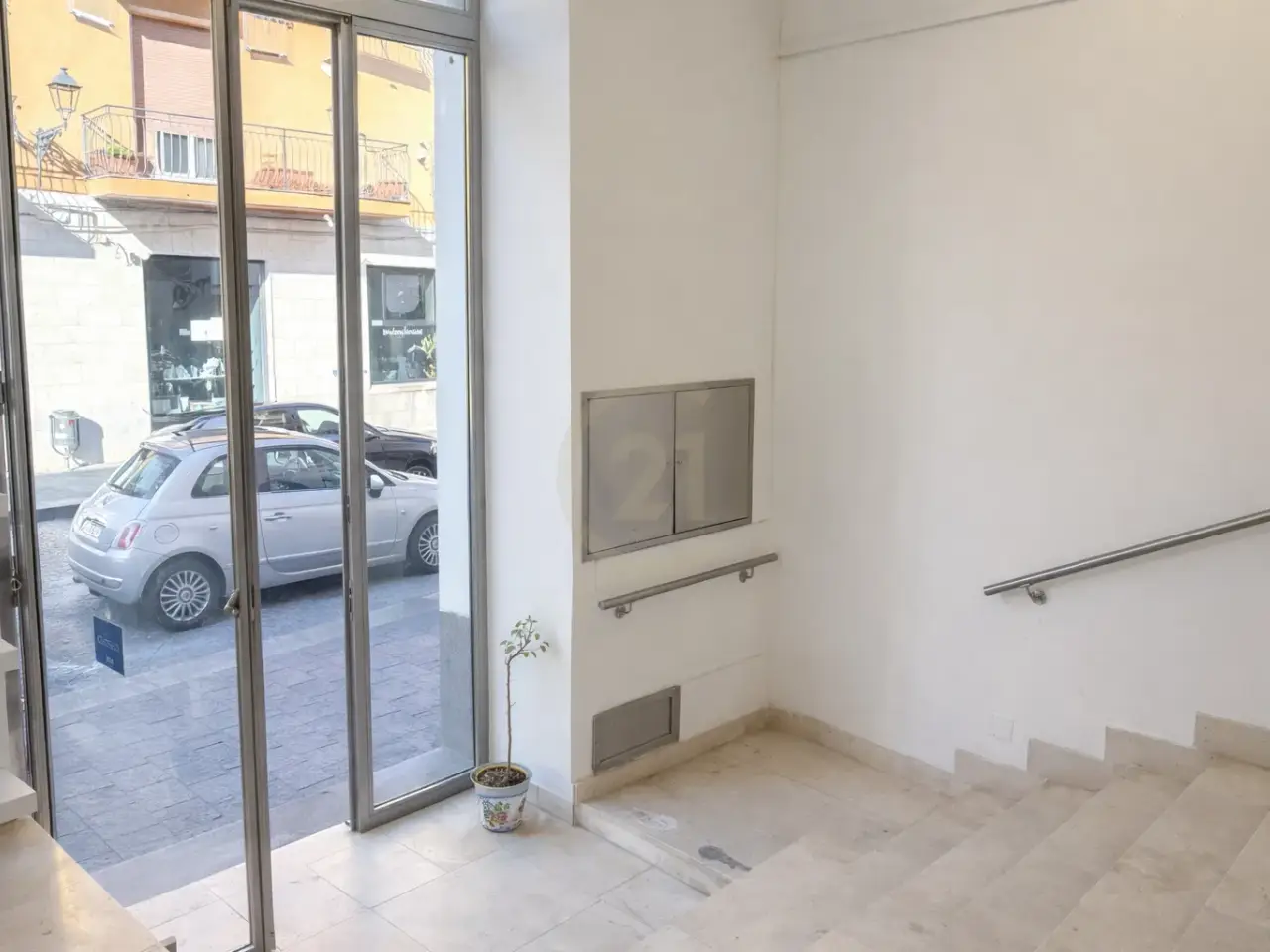 Palazzina commerciale in Corso Umberto I 216, Acireale, {3} - Foto 2