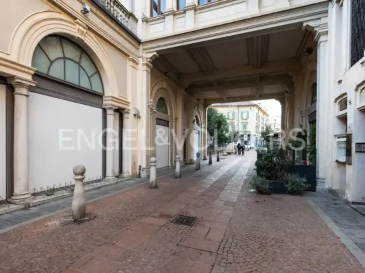 Negozio in Via Francesco del Cairo 7, Varese, {3} - Foto 1