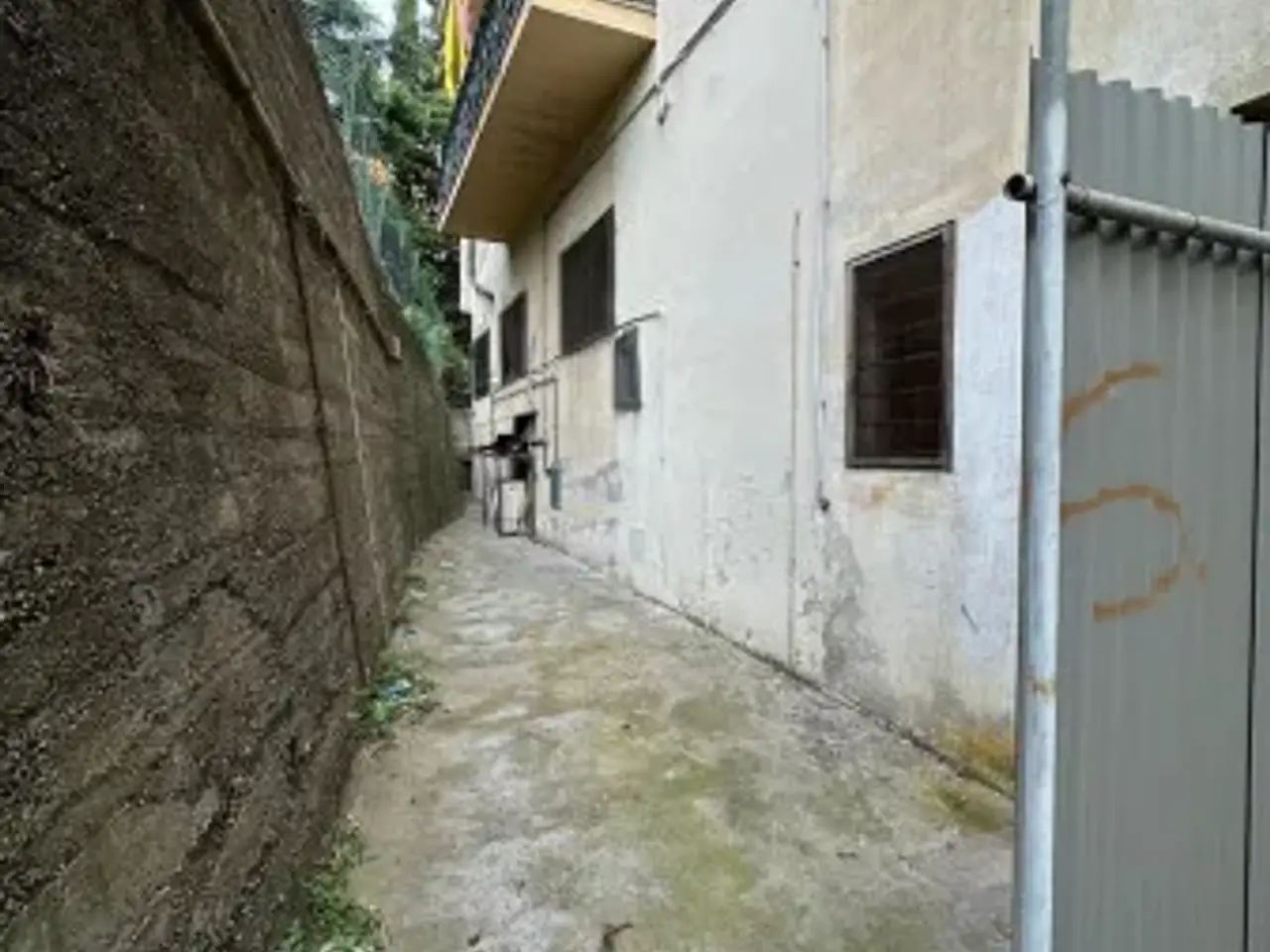 Negozio in Via Martiri della Libertà, Imperia, {3} - Foto 2