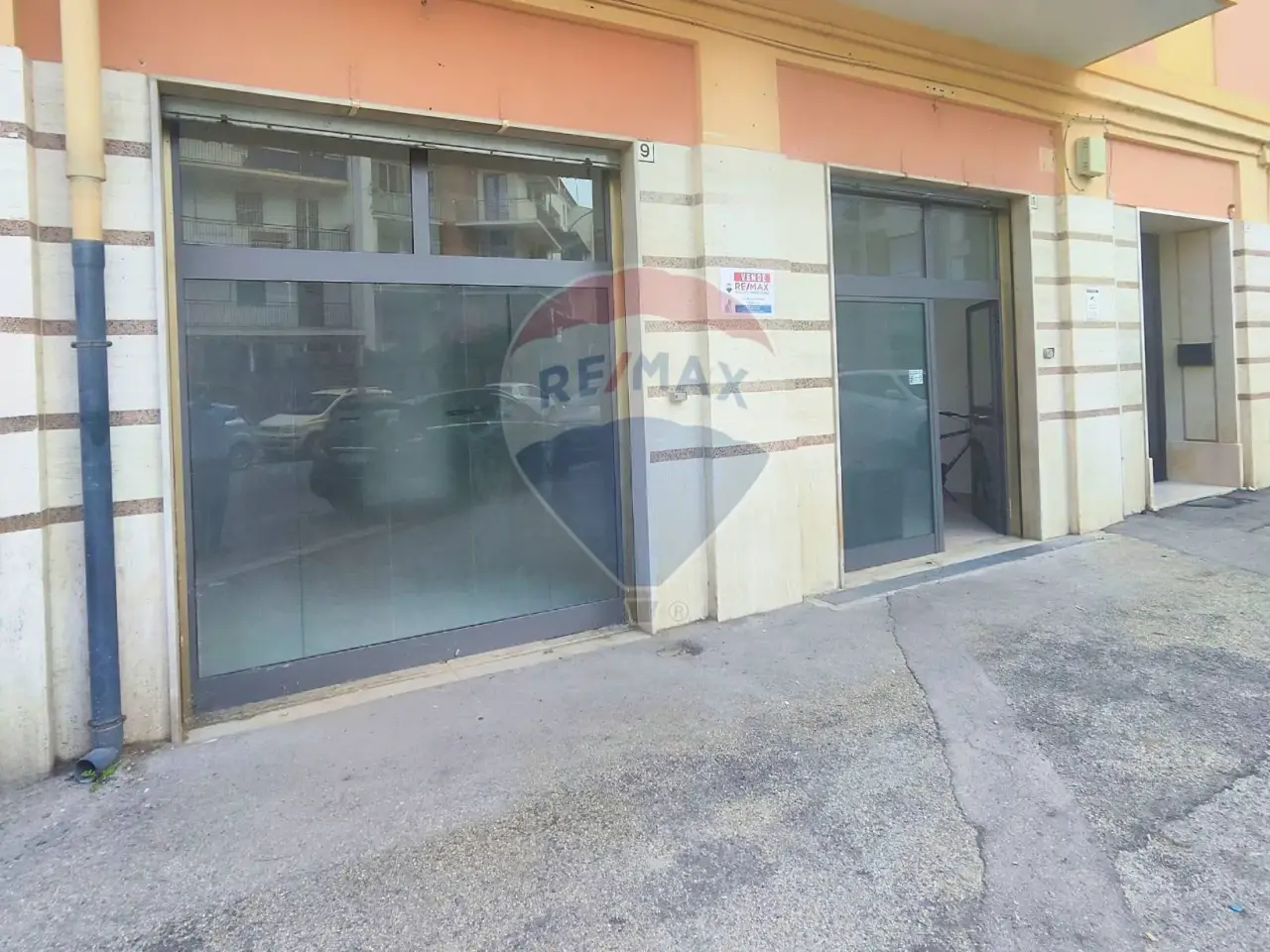 Negozio in Via De Viti De Marco 9-11, Foggia, {3} - Foto 1