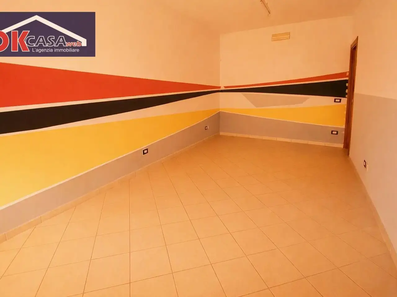 Esercizio commerciale in Antonio Badile 24, Verona, {3} - Foto 2