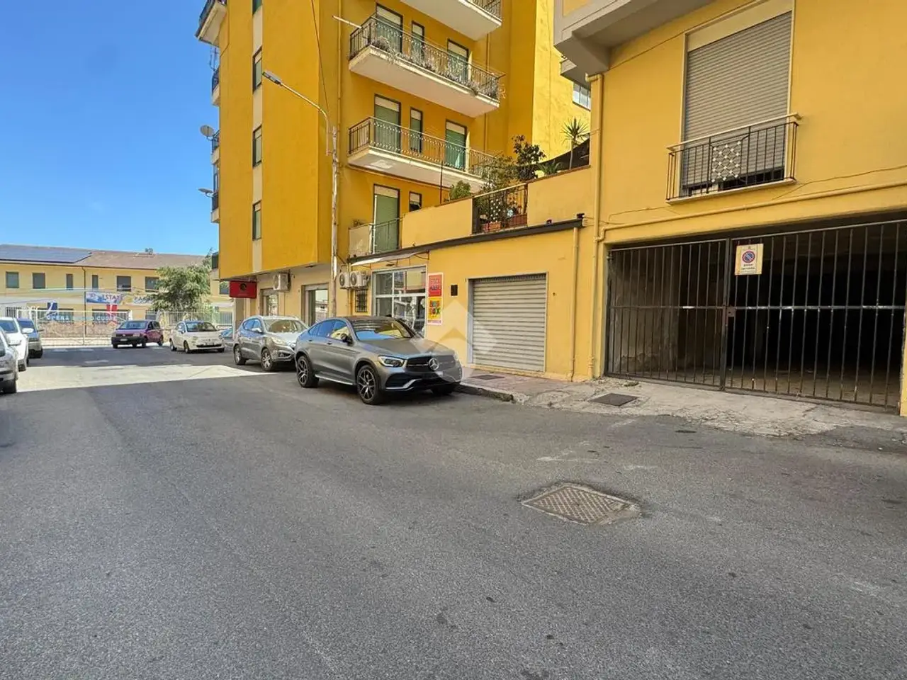 Magazzino in Via Ugo Foscolo 5, Corigliano-Rossano, {3} - Foto 1