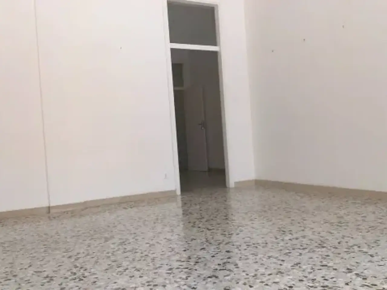 Negozio in Via Mura Barriera Ponente (Cesena), Cesena, {3} - Foto 2