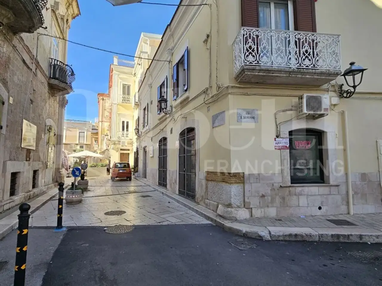 Negozio in Piazza Municipio 17, San Severo, {3} - Foto 2