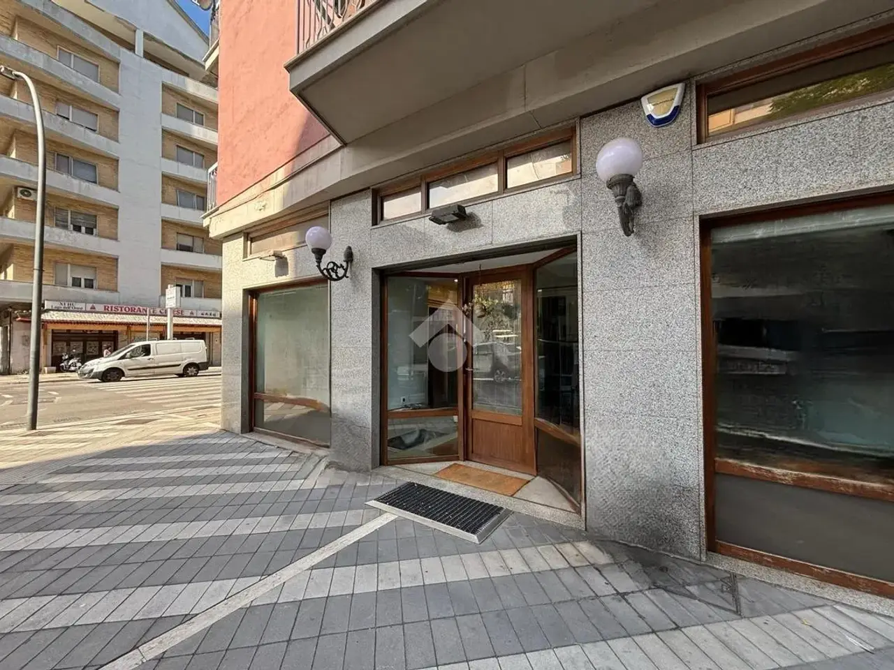Negozio in Via Giulio Mazzarino, Pescara, {3} - Foto 2