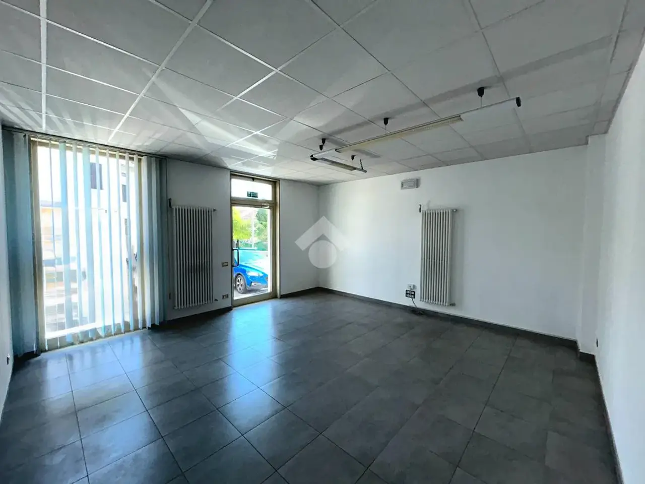 Negozio in Via Tofana Prima 23, Feltre, {3} - Foto 1