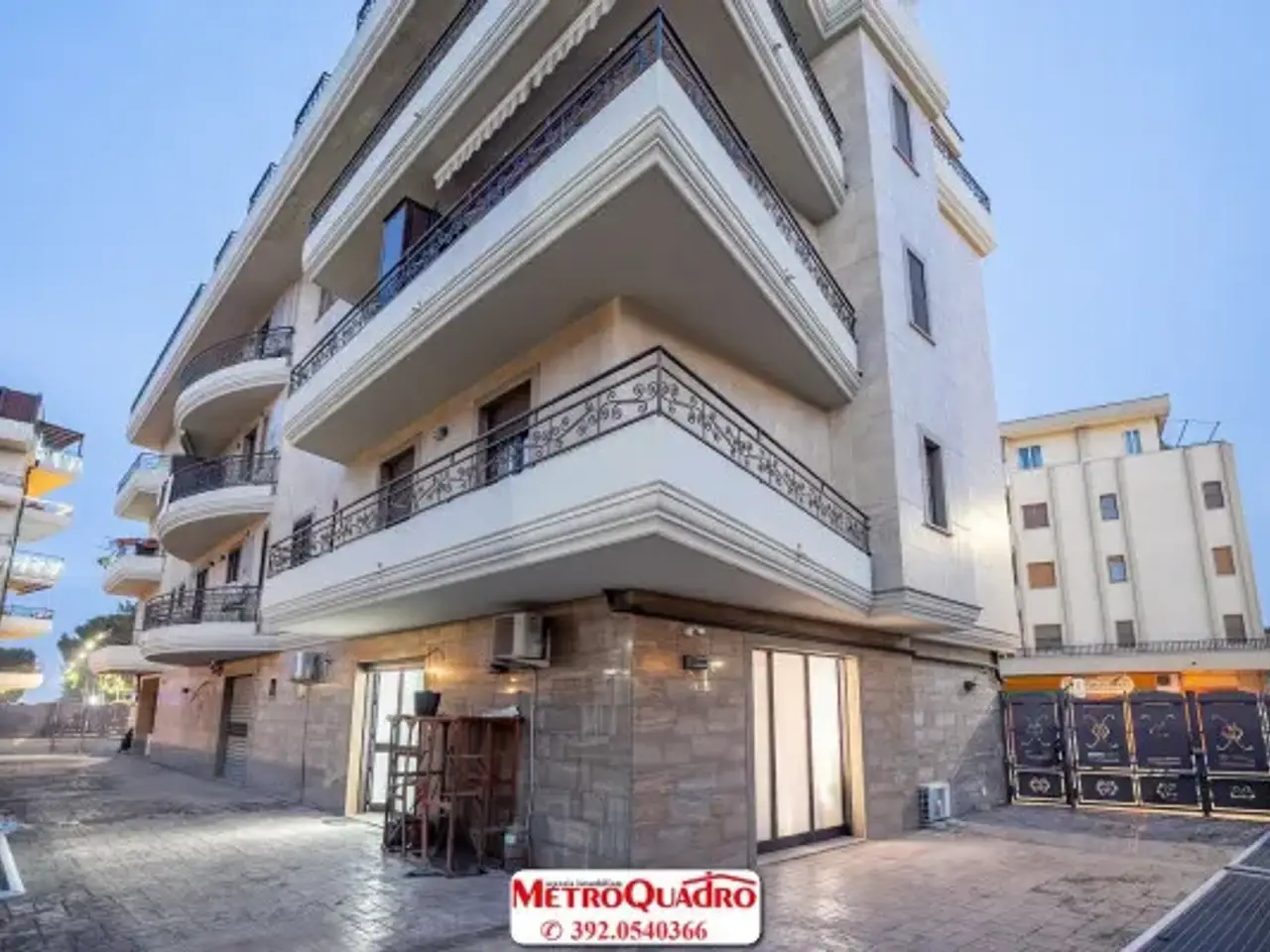 Negozio in Via Pietrantonio Loffredo, Foggia, {3} - Foto 1