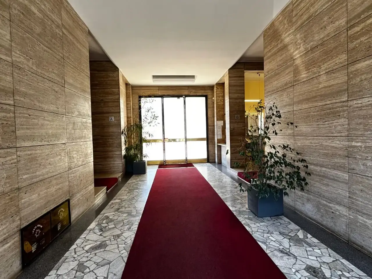 Negozio in Via Ferdinando Marescalchi 9, Milano, {3} - Foto 2