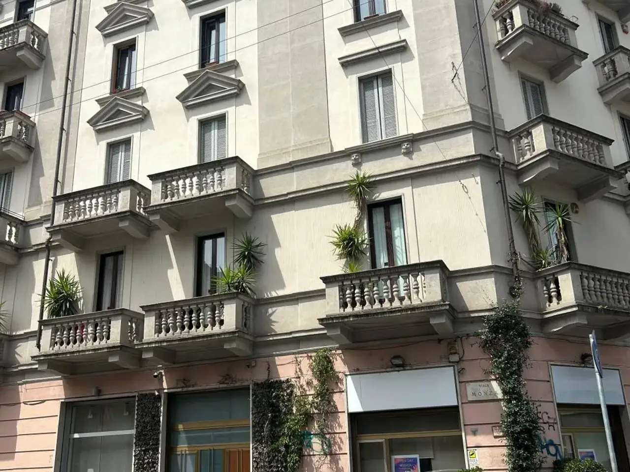 Negozio in Via Popoli Uniti, Milano, {3} - Foto 1