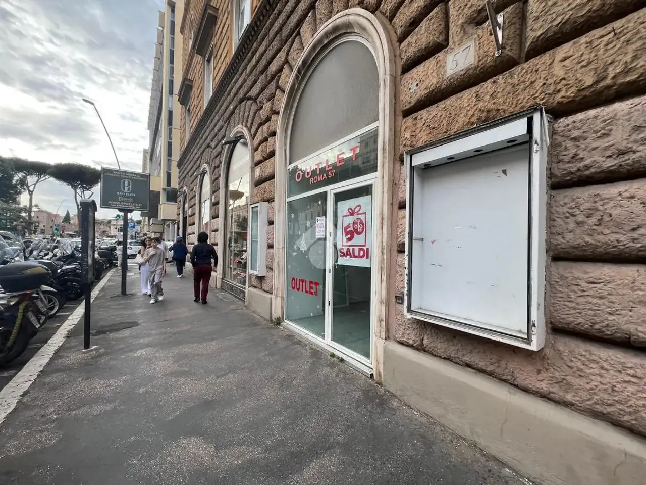 Negozio in Via Appia Nuova 57, Roma, {3} - Foto 2