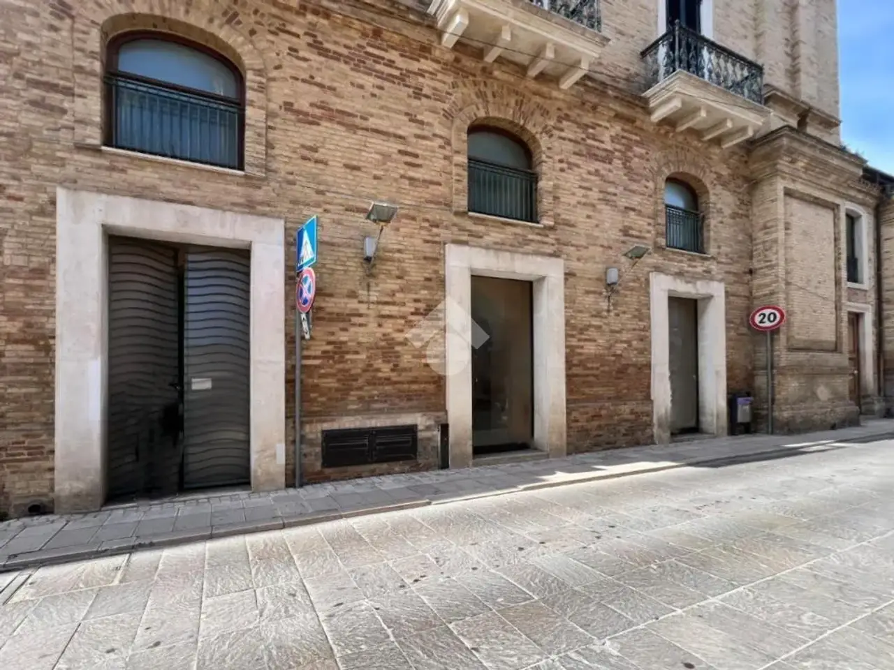 Negozio in Corso Giuseppe Garibaldi, Giulianova, {3} - Foto 1