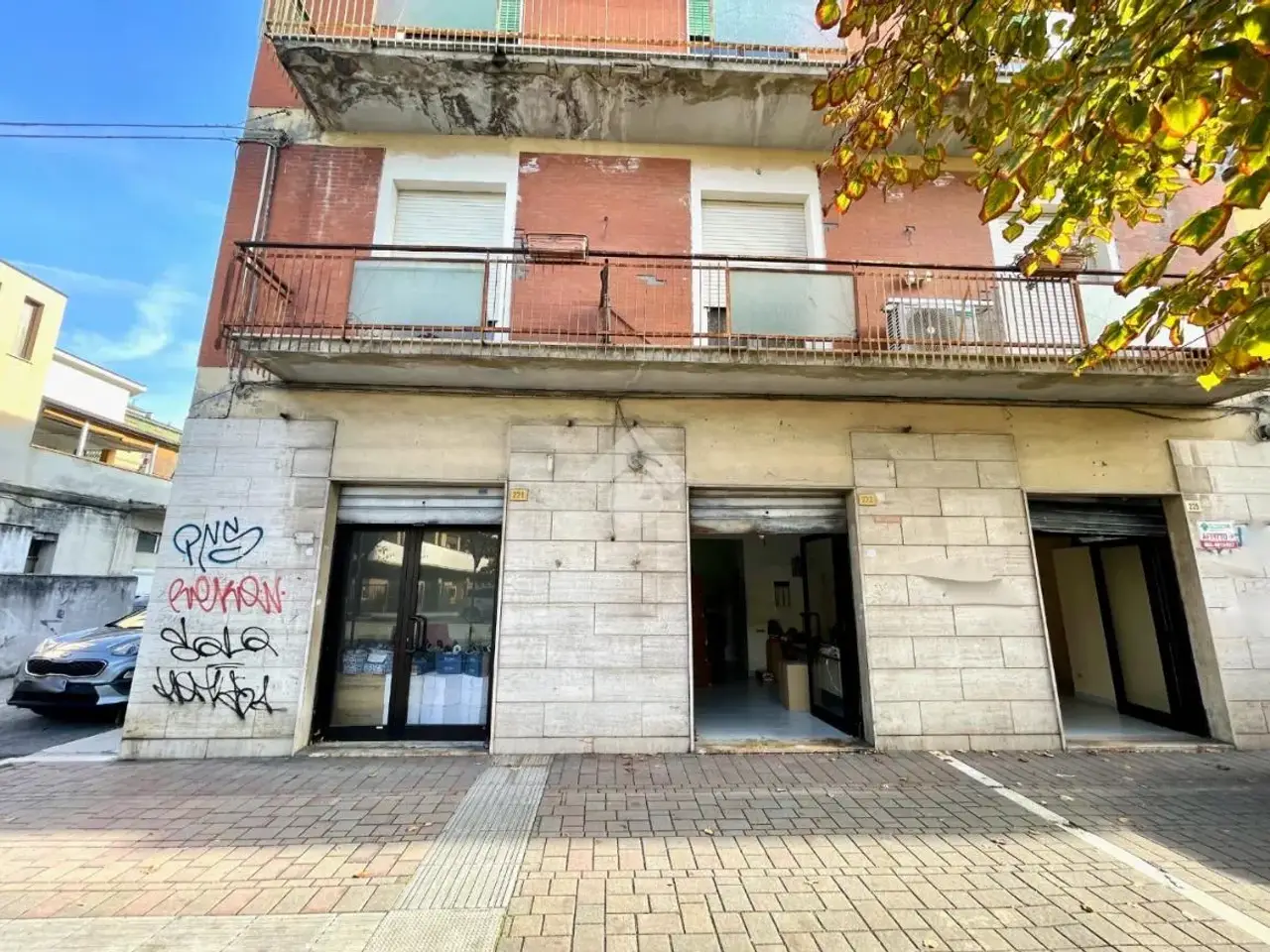 Negozio in Viale Gabriele d'Annunzio 221, Pescara, {3} - Foto 1