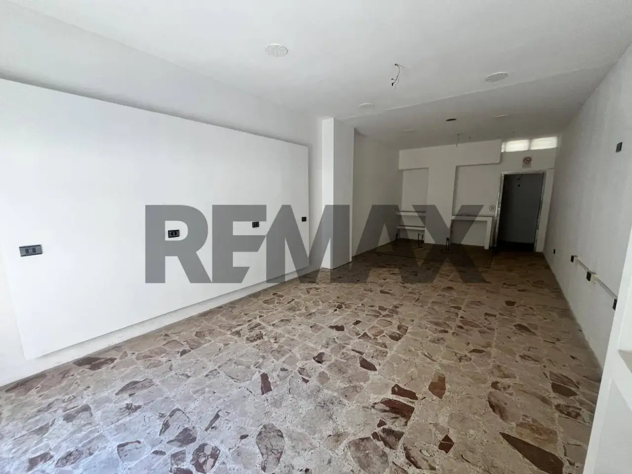 Negozio in Via Vittorio Emanuele 112, Aci Catena, {3} - Foto 2