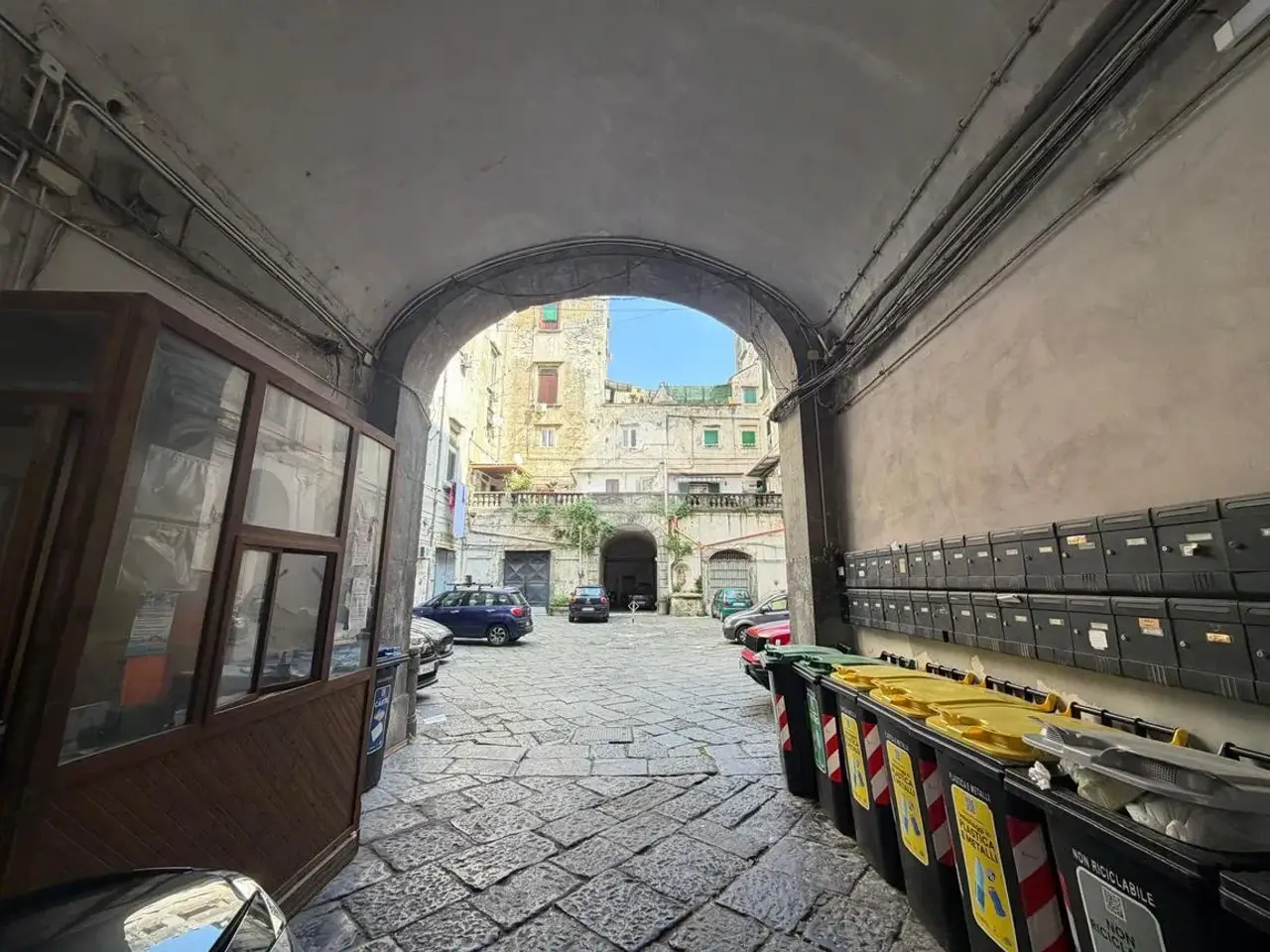 Negozio in Via Pontenuovo 1, Napoli, {3} - Foto 2