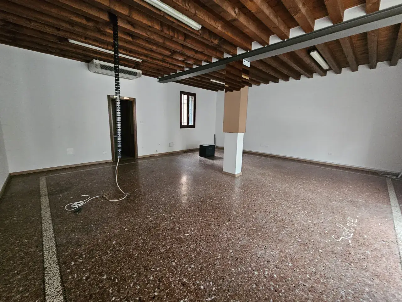 Ufficio in , Este, {3} - Foto 1
