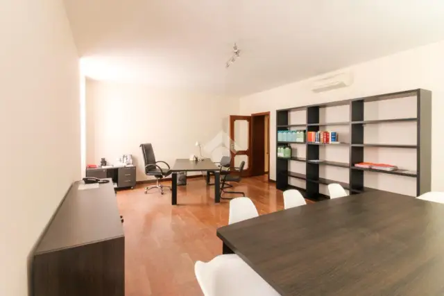 Büro in Via dei Gonfalonieri 9, Cremona - Foto 1