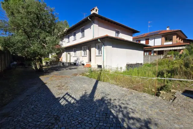 Mansion in Via Giosuè Carducci, Caronno Pertusella - Photo 1