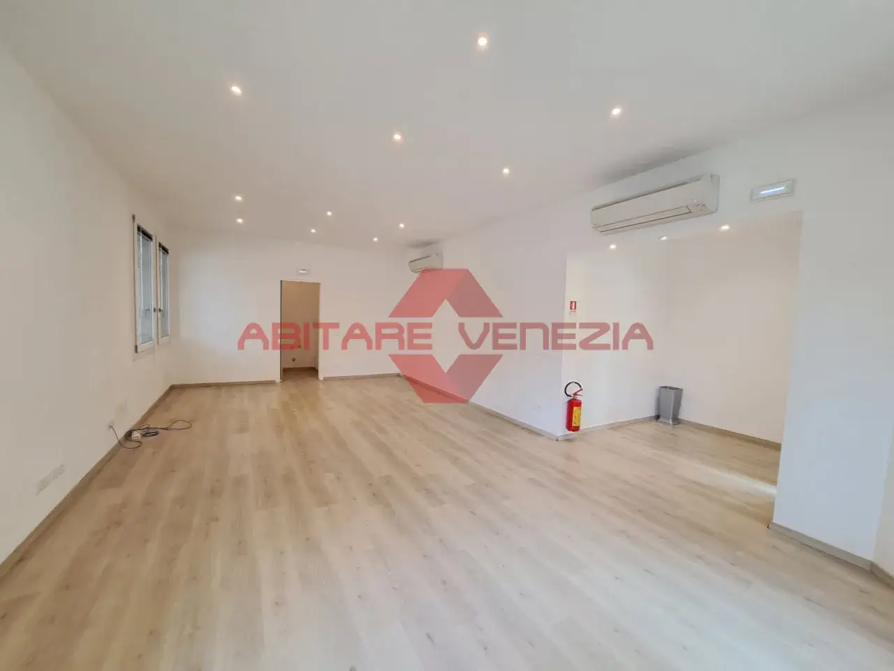 Ufficio in Via Sandro Gallo 145, Venezia, {3} - Foto 1
