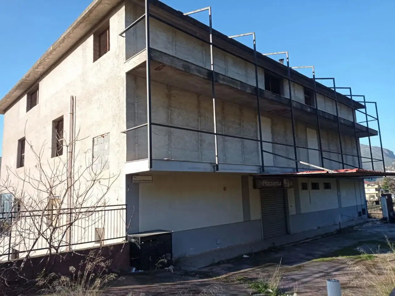 Palazzina commerciale in Via Piersanti Mattarella Snc, Belmonte Mezzagno, {3} - Foto 2