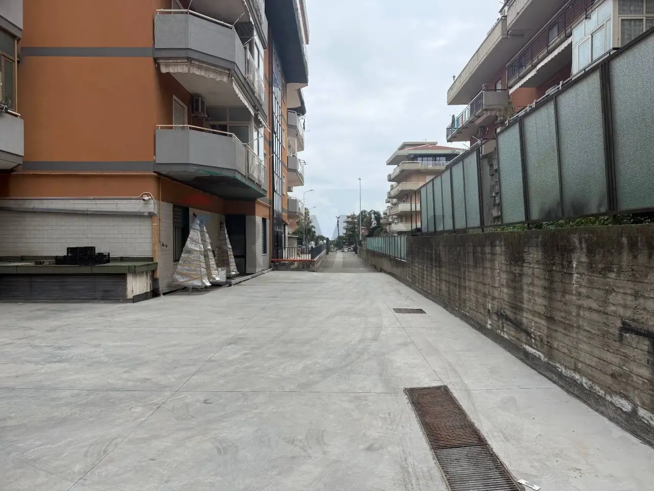Magazzino in Corso Lombardia 22, Giarre, {3} - Foto 2