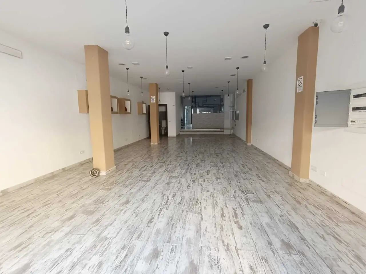 Negozio in Via dei Lauri 140, Aprilia, {3} - Foto 1