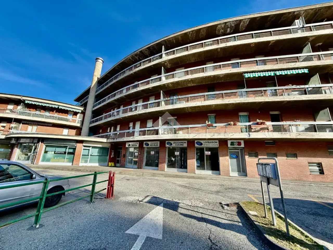 Negozio in Via Parigi 37, Aosta, {3} - Foto 1
