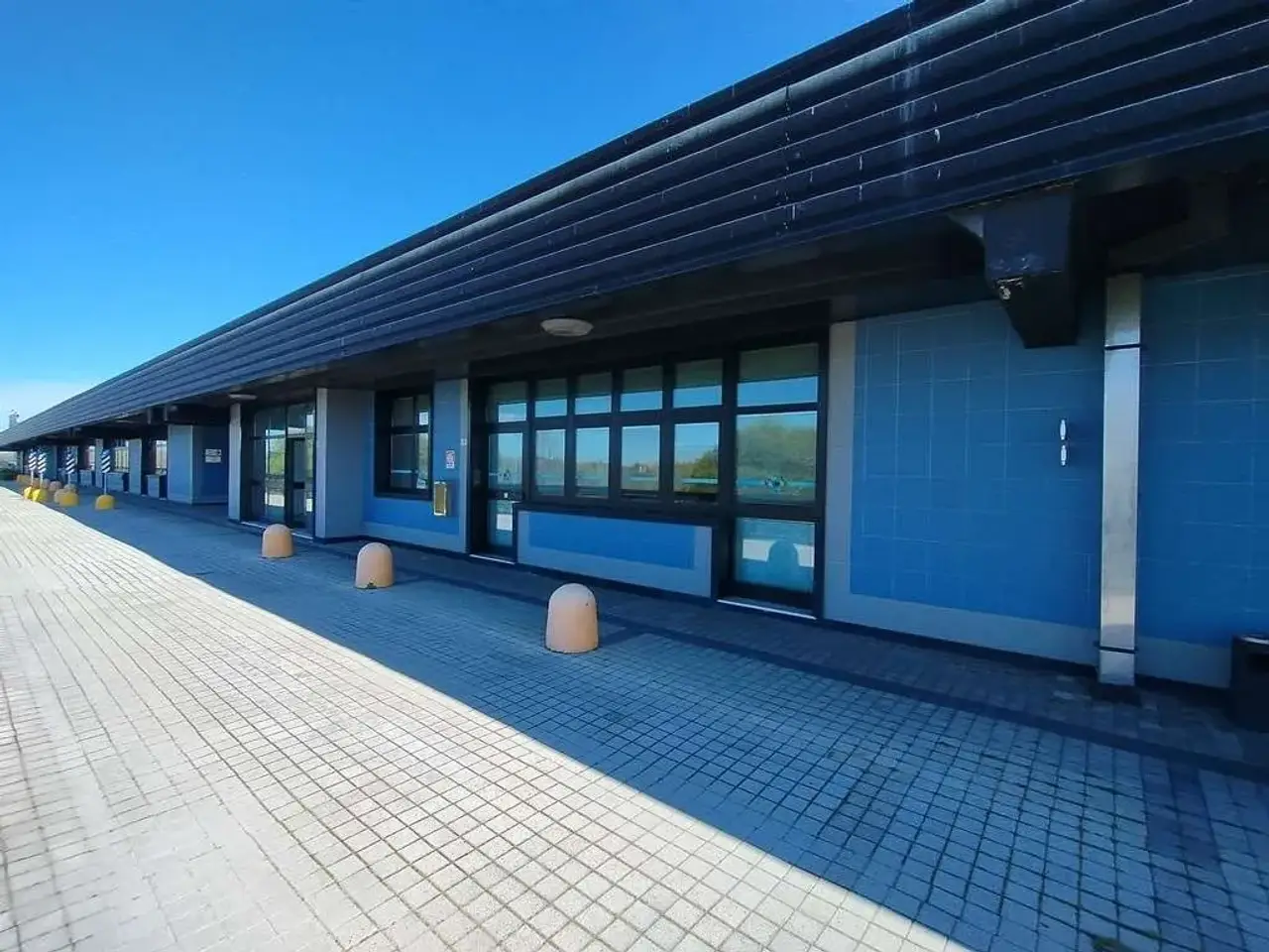Palazzina commerciale in Viale Virgilio , Modena, {3} - Foto 1