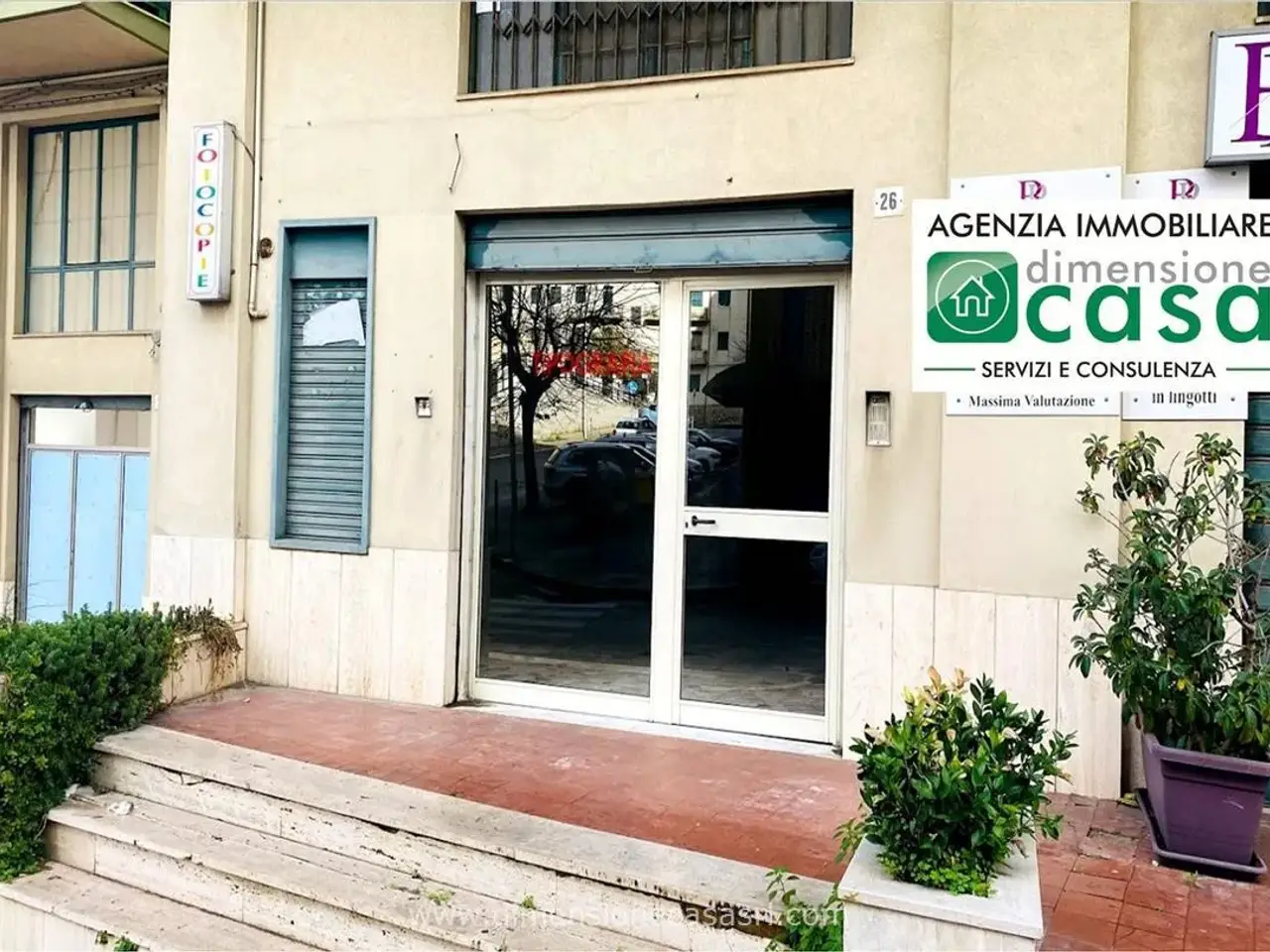 Locale commerciale in Via Vittorio Veneto 30, San Cataldo, {3} - Foto 1