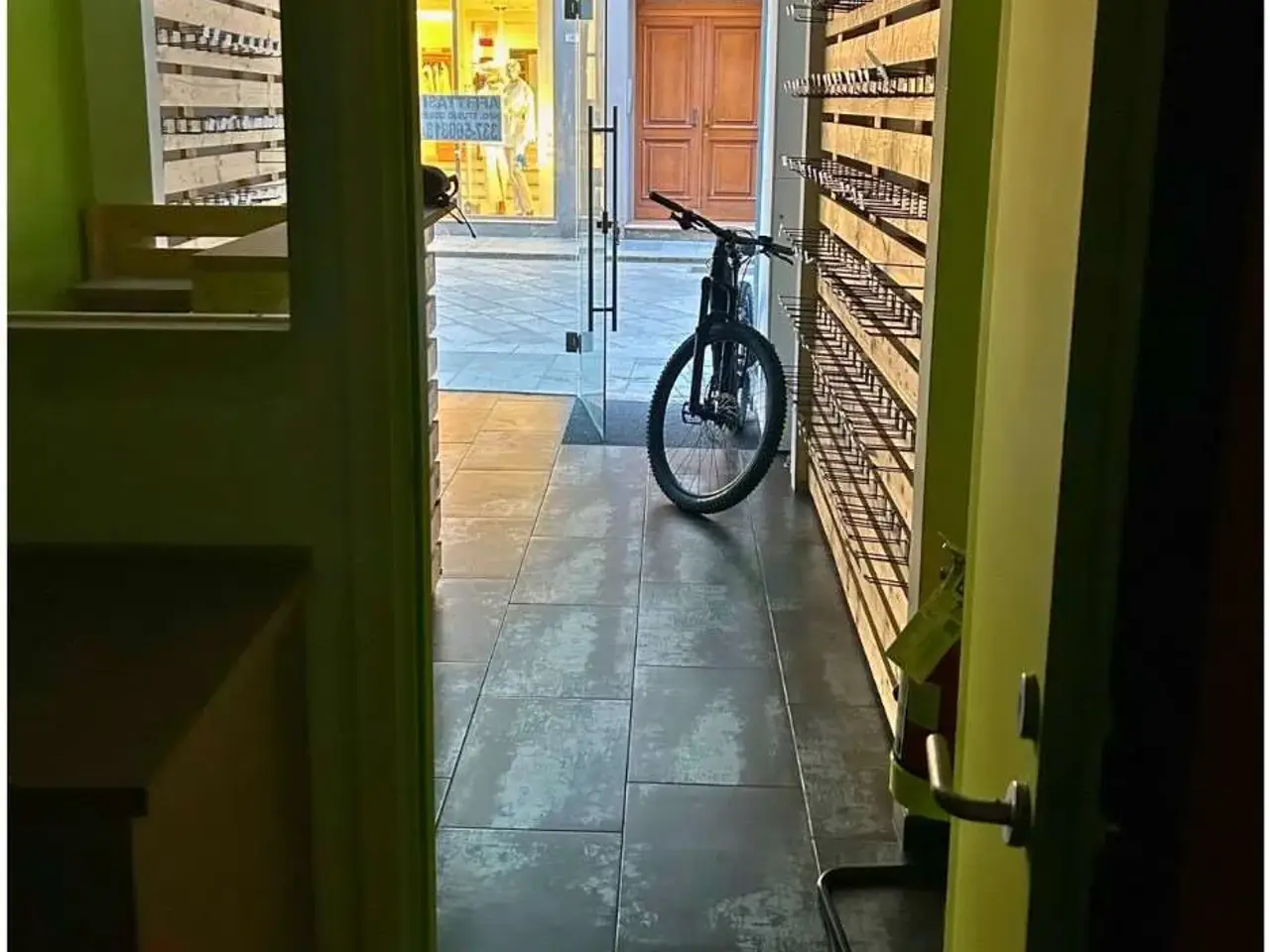 Negozio in Via Emilia Santo Stefano, Reggio Emilia, {3} - Foto 1