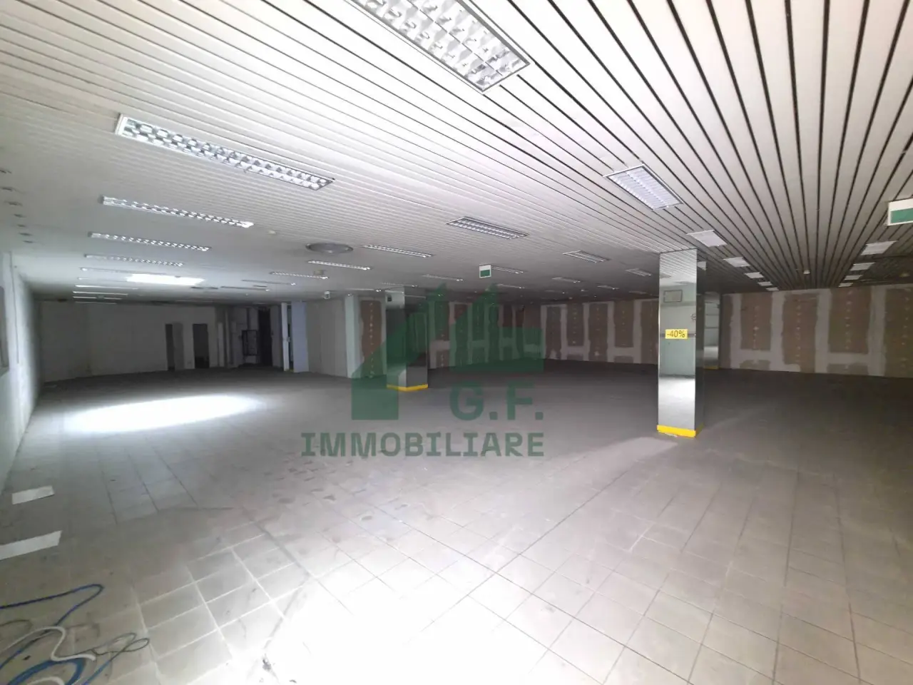 Negozio in Via Lago Trasimeno 11, Schio, {3} - Foto 2