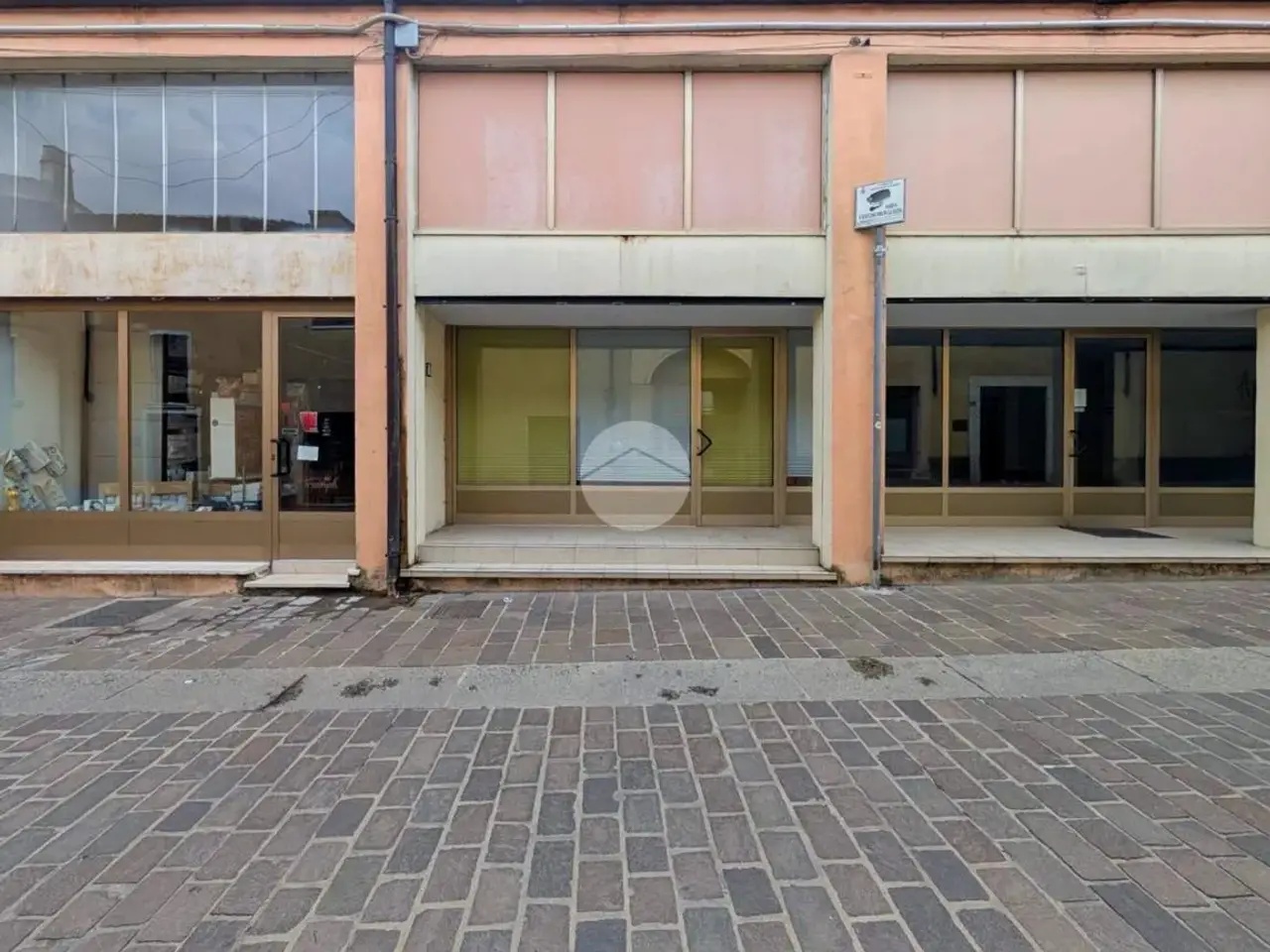 Negozio in Via S. Martino 31, Volta Mantovana, {3} - Foto 1