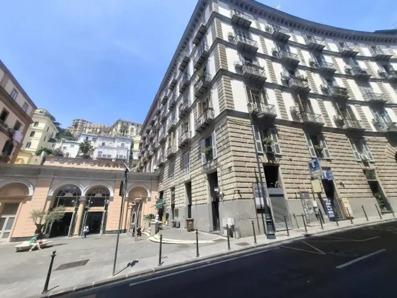 Negozio in Via del Parco Regina Margherita 13, Napoli, {3} - Foto 2