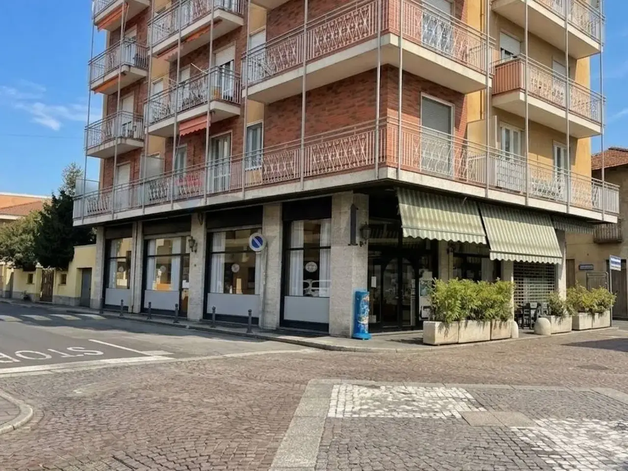 Bar in Via Forno 16, Samarate, {3} - Foto 1