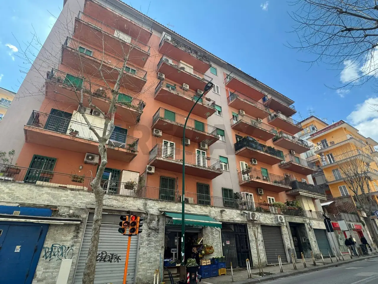 Negozio in Via Bernardo Cavallino 69, Napoli, {3} - Foto 1