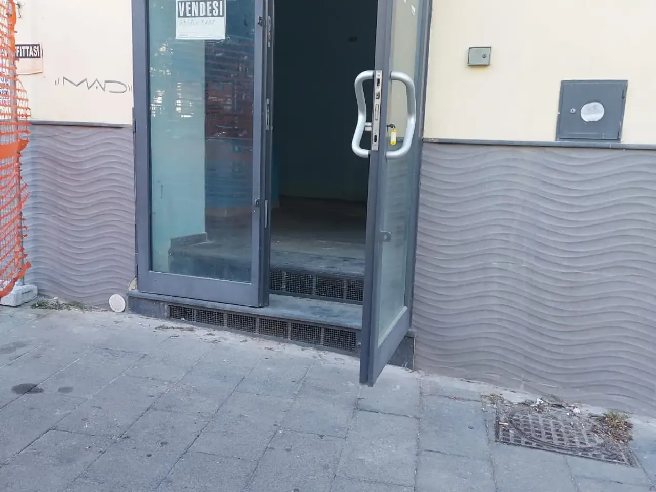 Locale commerciale in Piazza Cavour, San Lorenzo, Municipalità 4, Napoli, Campania, 80137, Italia, Napoli, {3} - Foto 1