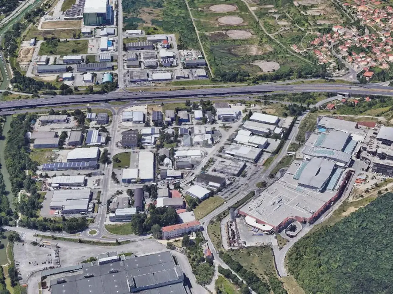 Capannone in Via Caduti sul Lavoro 8, Muggia, {3} - Foto 1