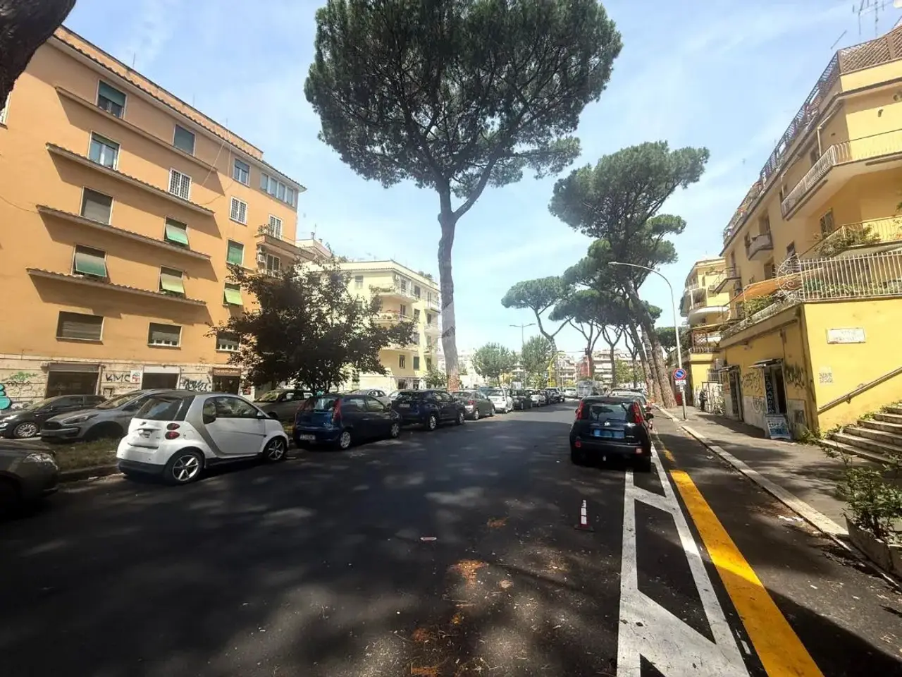 Negozio in Viale Tirreno 114, Roma, {3} - Foto 2