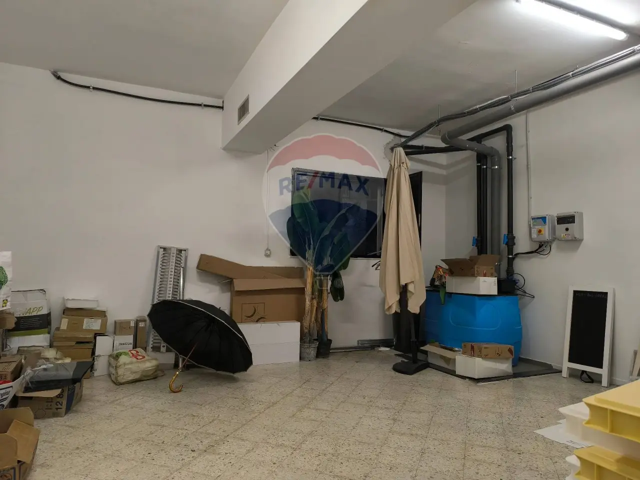 Negozio in Via Arcidiacono Giovanni 29, Bari, {3} - Foto 2