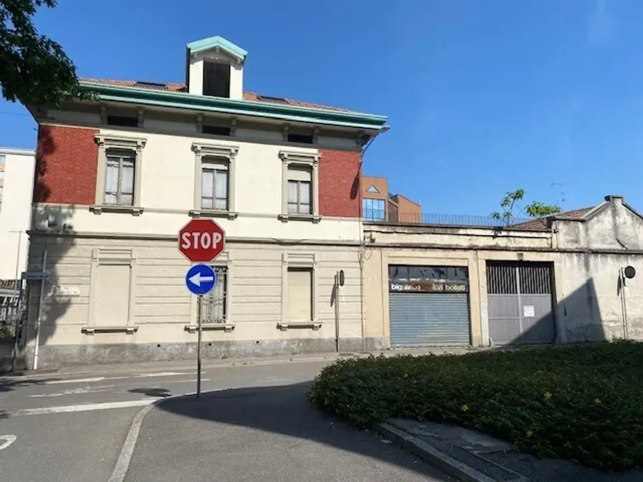 Palazzina commerciale in Viale Milano 19, Gallarate, {3} - Foto 2