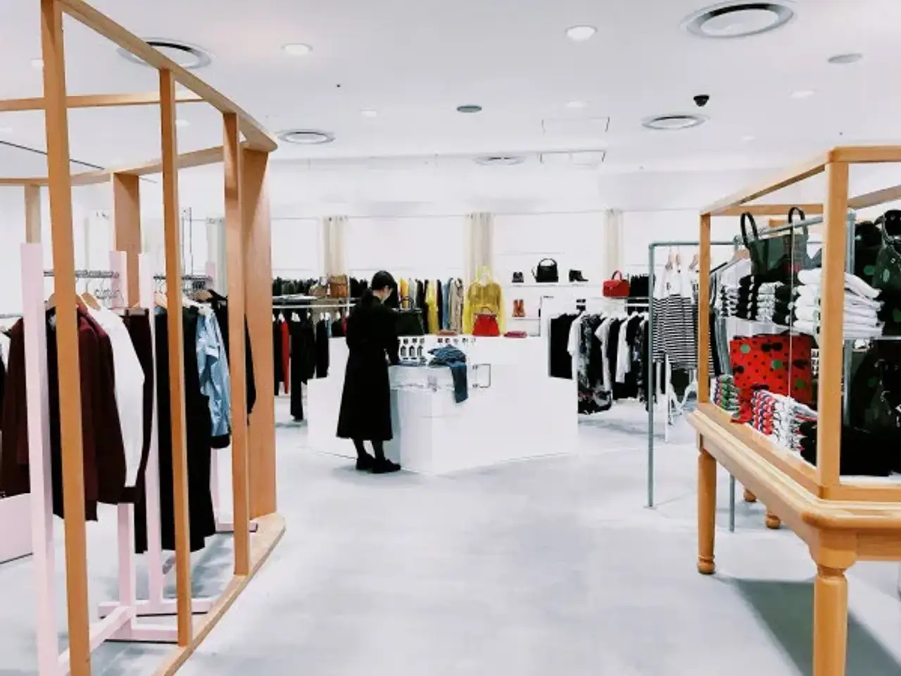 Abbigliamento in Via dell'Indipendenza 6, Bologna, {3} - Foto 1