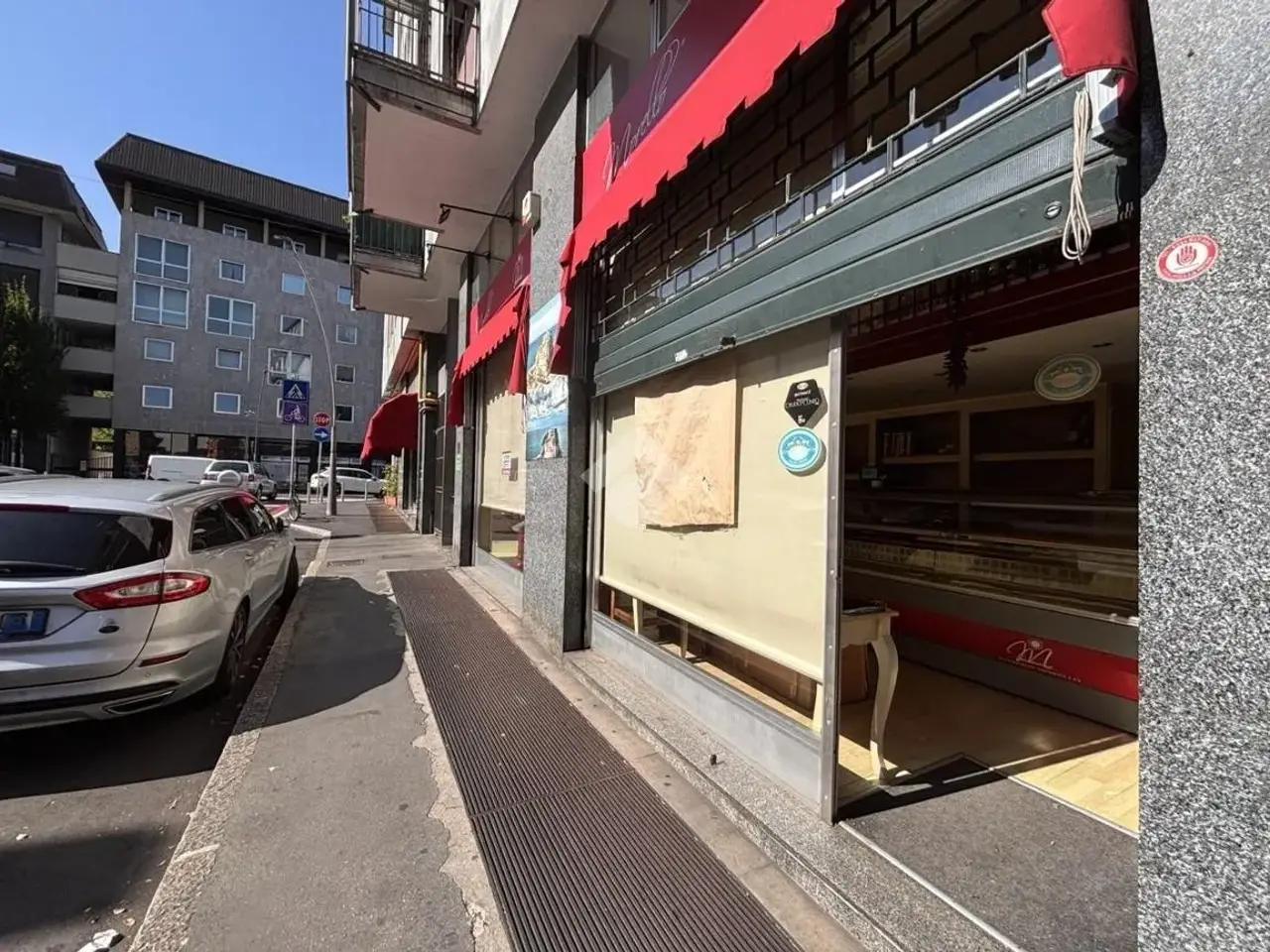Negozio in Via Alberto da Giussano 7, Legnano, {3} - Foto 2