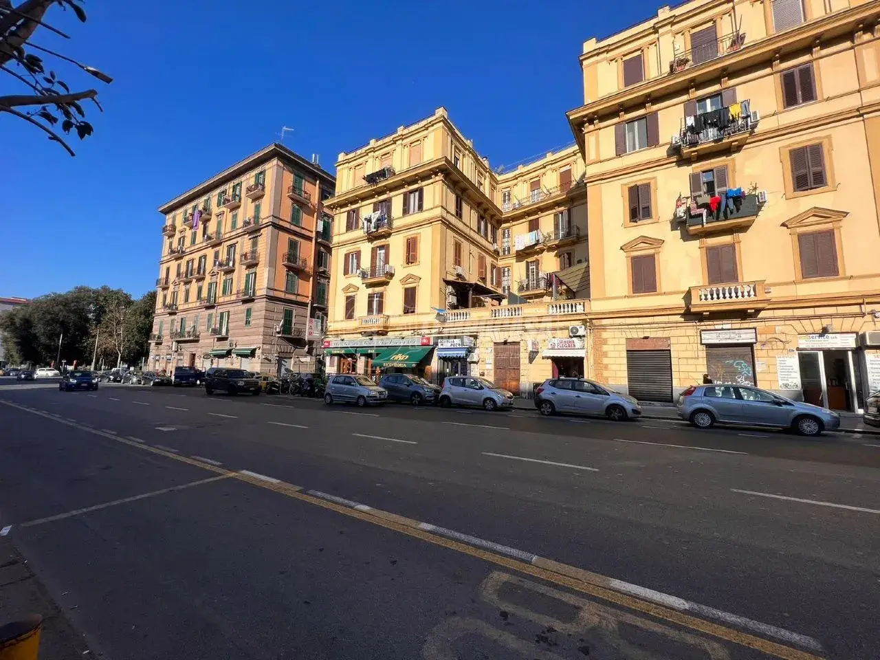 Magazzino in Via Giulio Cesare, Napoli, {3} - Foto 1