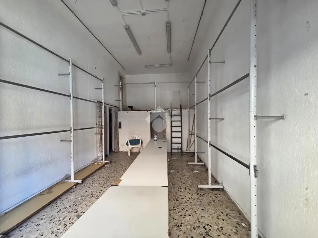 Negozio in Via Nicolò Garzilli 9, Napoli, {3} - Foto 2