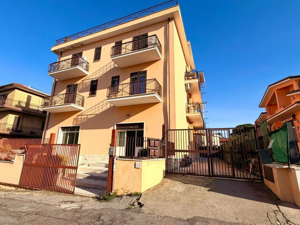 Negozio in Via Montepaone, Roma, {3} - Foto 1