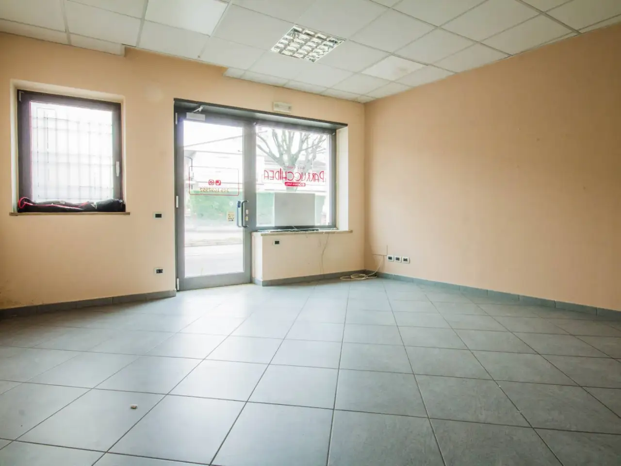 Negozio in Via Cavour 65, Castel D'Azzano, {3} - Foto 2