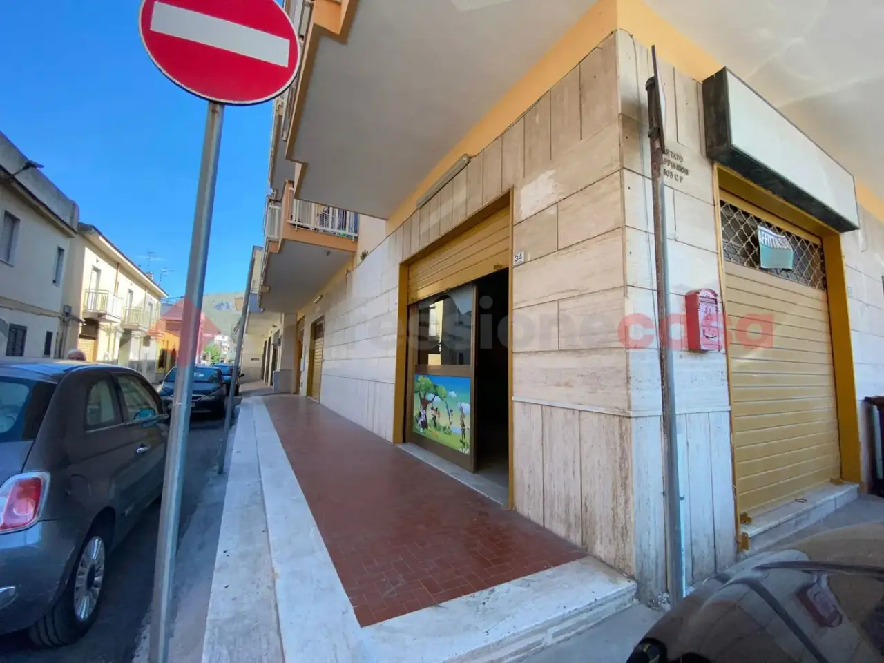 Negozio in Piazza Bergamo  22, Mondragone, {3} - Foto 1