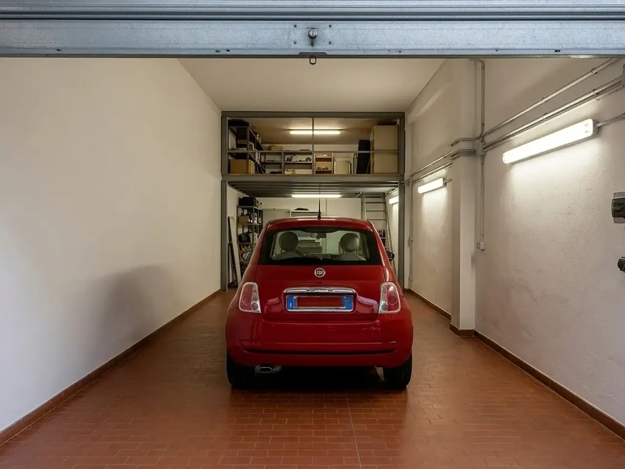 Parcheggio chiuso in Via Antonino Corsaro 4, Camporotondo Etneo, {3} - Foto 1